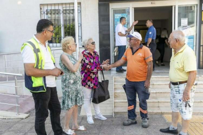 Yolda bulduğu cüzdanı sahibine teslim etti