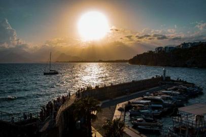 Günün her saatinde turistleri kendine hayran bırakıyor