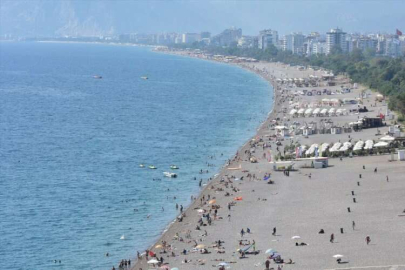 Antalya sahillerinde yoğunluk sürüyor