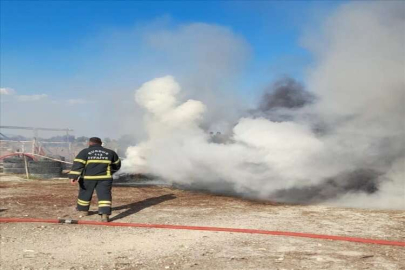 Burdur'da ahır ve samanlıkta çıkan yangın hasara neden oldu