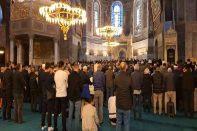 Ayasofya Camii’nde Filistin’de öldürülen Müslümanlar için gıyabi cenaze namazı kılındı