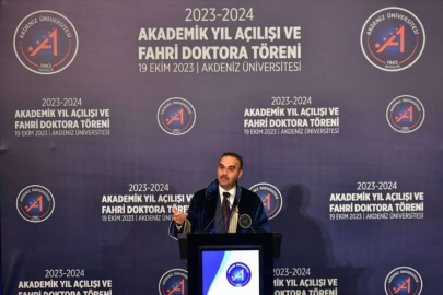 Bakan Kacır, Akdeniz Üniversitesi Akademik Yıl Açılış Töreni'nde konuştu: