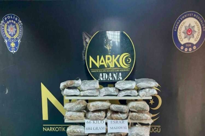 Narkotik polisleri saman yüklü çuvalların içerisine gizlenmiş 66 kilogram esrar ele geçirdi