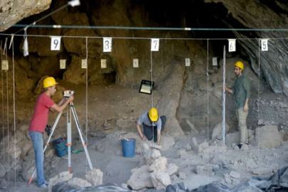 Kahramanmaraş'ta mağara kazısında 12 bin yıllık olduğu düşünülen mezar bulundu