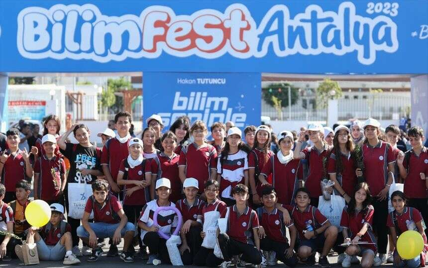 AA-20231019-32455572-32455571-ANTALYA_BILIM_FESTIVALI_KAPILARINI_ACTI