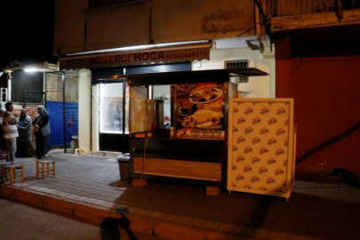 Adana’da dönerci dükkanına silahlı saldırı: Baba ve oğul yaralandı