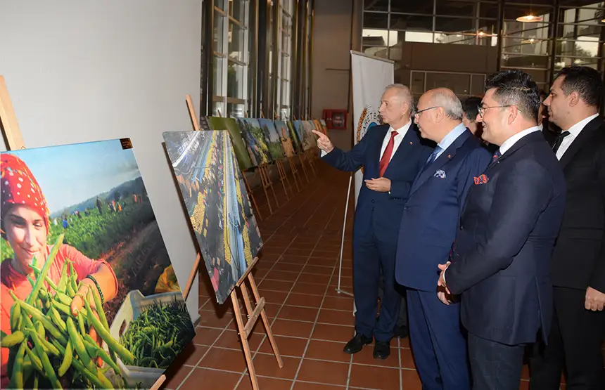 Adana'da 100. Yılda 100 Fotoğraf Sergisi Açıldı