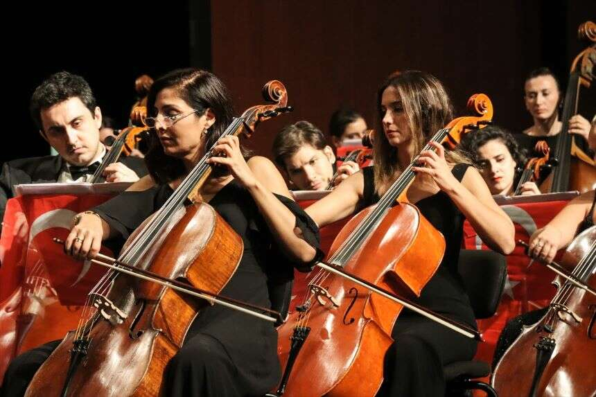 Adana'da ÇDSO ile MDOB'dan Cumhuriyet'in 100. yıl dönümüne özel konser-1