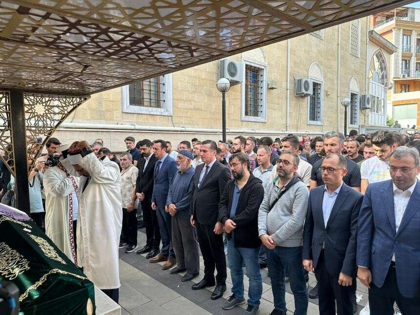 Asansör faciasında hayatını kaybeden Zeren, İstanbul’da göz yaşları arasında toprağa verildi