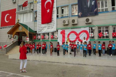 Öğrenciler Cumhuriyet coşkusunu işaret diliyle yaşadı