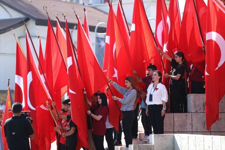 Mersin'de Cumhuriyet'in 100. yılı kutlanıyor 