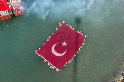 Adana, Mersin ve Hatay'ın ilçelerinde Cumhuriyet'in 100. yılı kutlandı