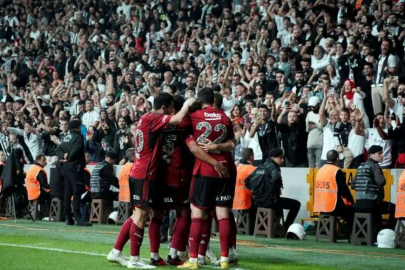 Beşiktaş’ta galibiyete rağmen ‘istifa’ sesleri