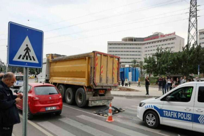 Yolun karşısına geçerken kamyonun çarptığı yaşlı adam öldü