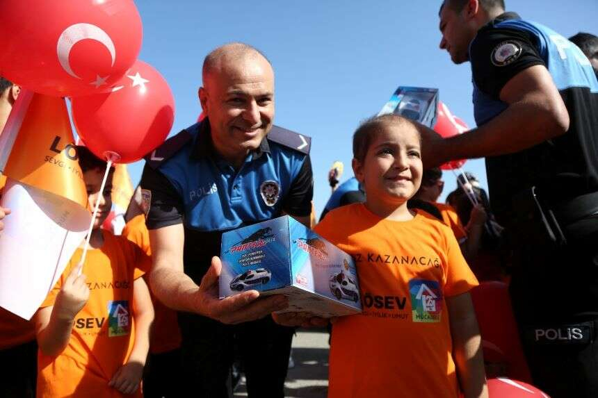 Adana polisi ‘Lösemili Çocuklar Haftası’ etkinlikleri1