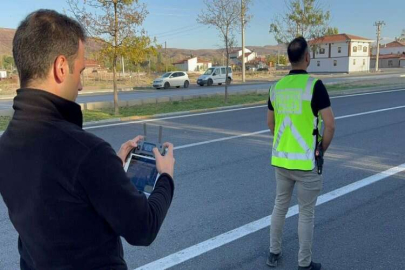 Aksaray’da kırmızı ışıkta geçen sürücüler dron ile böyle görüntülendi