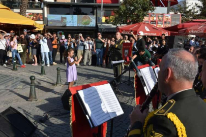 Antalya Kültür Yolu Festivali'nde askeri bando konser verdi