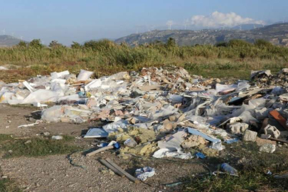 Hatay'da 304 kuş türüne sahip sulak alan moloz sahasına döndü