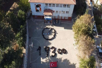 Hatay'da ilkokul öğrencileri koreografiyle Atatürk'ü andı