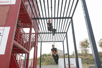 Mersin Büyükşehir Belediyesi Dağcılık Arama Kurtarma Amirliği ekiplerine ‘İple erişim tekniği’ eğitimi verildi