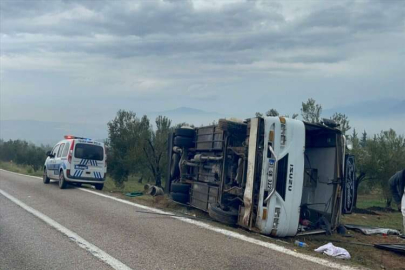 Osmaniye'de devrilen işçi servisindeki 2 kardeş yaralandı