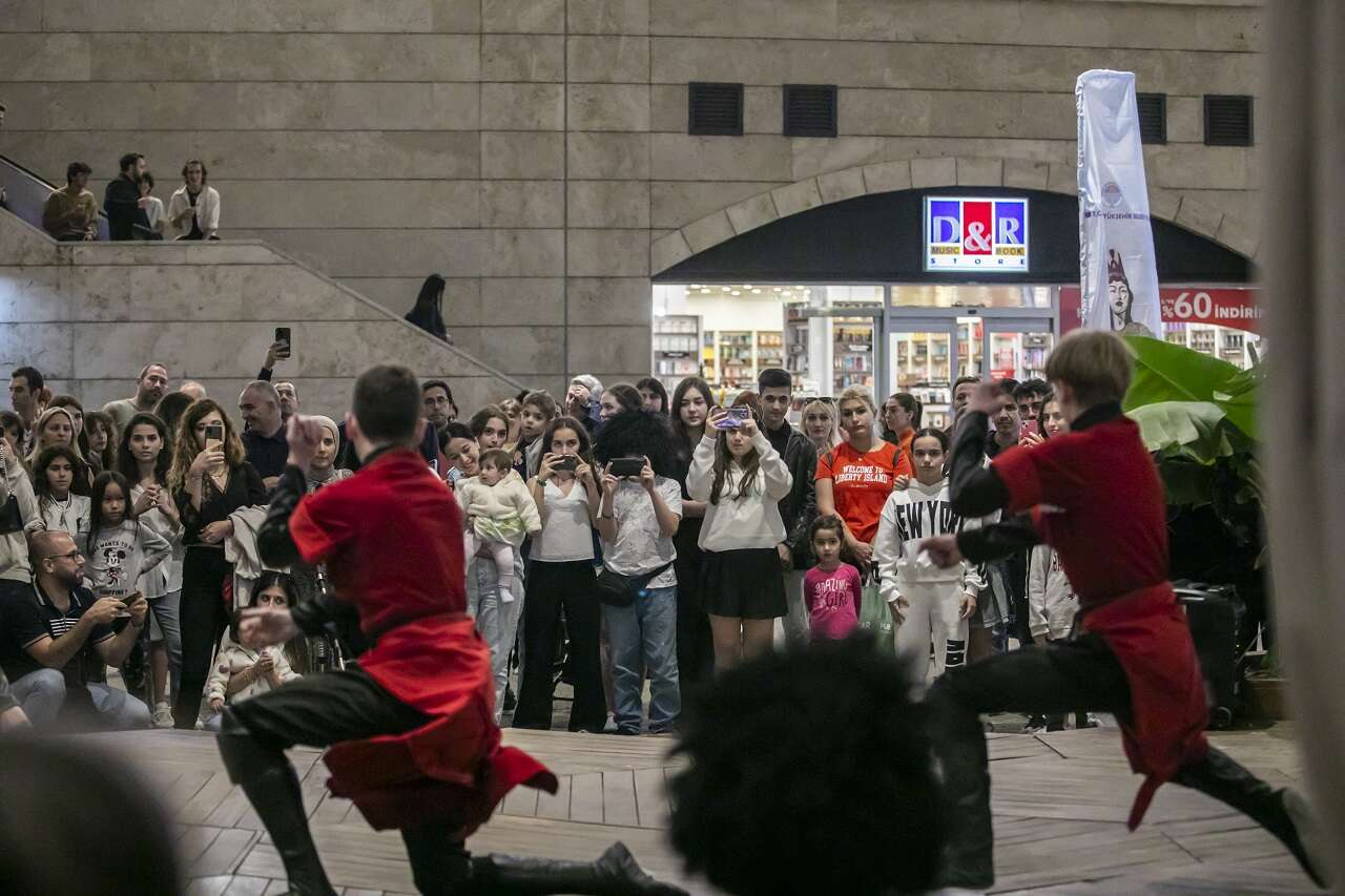 Mersin’in dört bir yanı karnaval alanına döndü 3