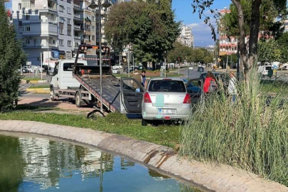 Antalya'da süs havuzuna düşen aracın sürücüsü kurtarıldı