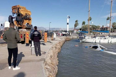 Antalya'da şiddetli fırtınada batan tekne denizden çıkarıldı