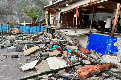 İstanbul'da Fırtına: Dalgaların vurduğu Garipçe’de son durum böyle görüntülendi