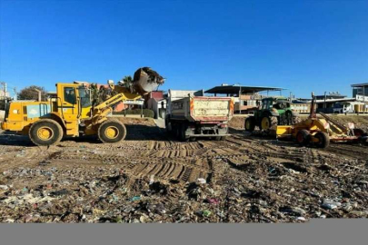 Mersin'de sağanak ve fırtınadan etkilenen sahilde temizlik yapıldı