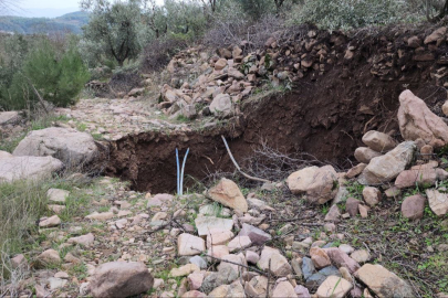 Deprem bölgesinde obruklardan çıkan sıvı vatandaşları meraklandırdı