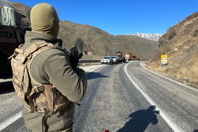 Yüksekova’nın Türkiye ile ulaşımı kesildi