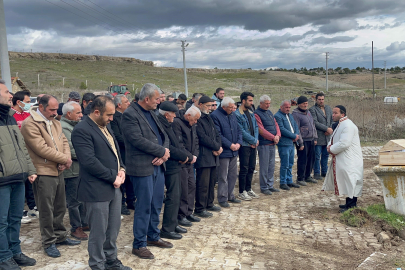 Köy merkezinde vücudunun parçaları bulunan Nazmi Önal’ın cenazesi çocuk tabutuyla toprağa verildi