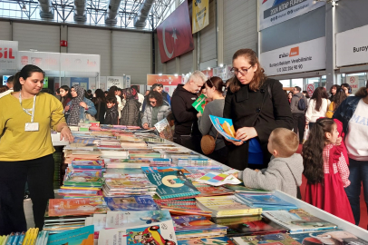 Çukurova Kitap Fuarı'na ziyaretçi akını