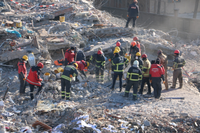 Diyarbakır’da depremde 100 kişiye mezar olan Hisami Apartmanı davasında 3 tutuklama