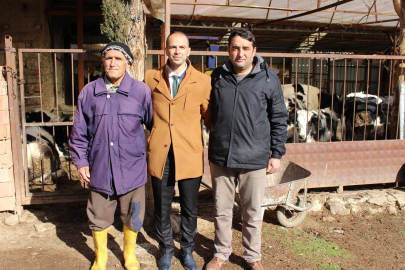 Elmalı’da 7 üreticiye 210 çuval yem desteği sağlandı