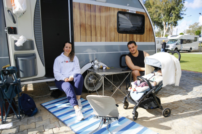 Antalya'nın Konyaaltı ilçesinde bulunan Karavan Park yerli ve yabancı tatilcilerin gözdesi oldu