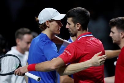 Jannik Sinner, Avustralya Açık'ta Djokovic'i yenerek tarihi bir zaferle finale yükseldi