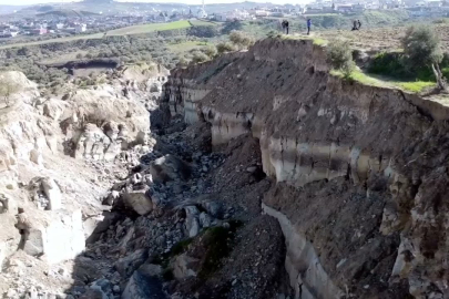 Depremin İzleri: 400 metrelik yarık oluşan zeytinlik depremin simgelerinden oldu