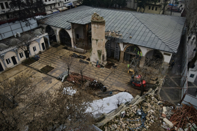 Kahramanmaraş'ta depremde ağır hasar alan tarihi Ulu Cami ayağa kaldırılıyor