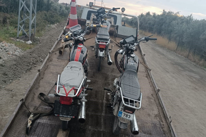 Hatay'da motosiklet yarışı yapan gençler, polis görünce kaçtı