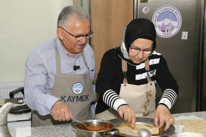 Kayseri Büyükşehir Belediye Başkanı ve eşi, 'Kayseri Yağlaması Yapımı' etkinliğine katıldı