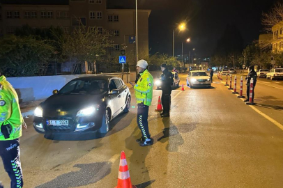 Kozan'da huzur ve güven uygulamalarında aranan şahıslar yakalandı