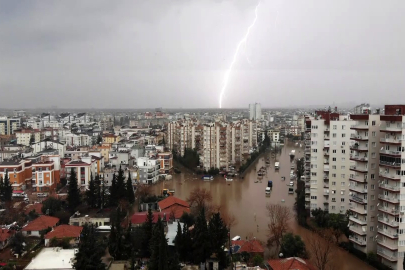 Antalya'da hayat felç oldu