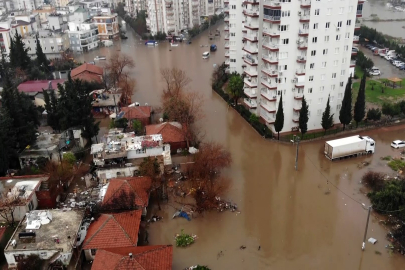 Antalya'da Sel Felaketi: Bin 500 Su Baskını İhbarı Geldi