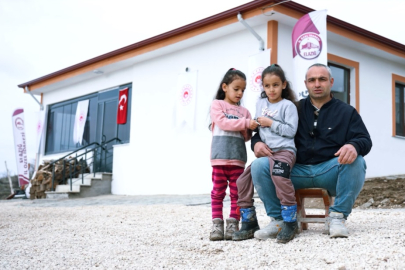 Elazığ'da yerinde dönüşümde ilk köy evi sahibine teslim edildi