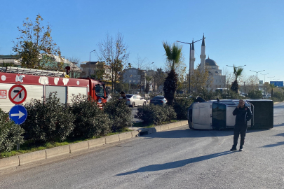 Antalya'da kontrolden çıkan araç, pikaba çarptı