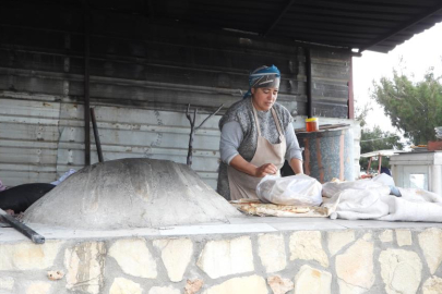 Hatay'da kadınlar tandırda pişirdikleri ürünlerle aile ekonomisine destek oluyor