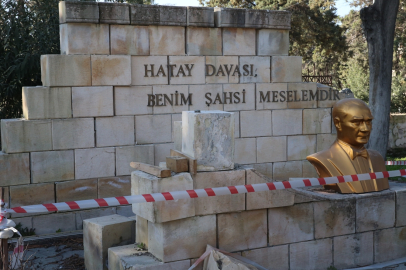 Hatay'da depremlerde hasar gören tarihi valilik binasında çalışmalar sürüyor