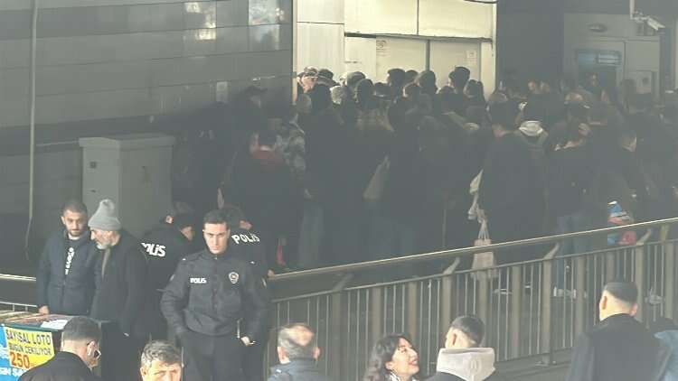 şişli mecidiyeköy metrobüs yürüyen merdiven kazası